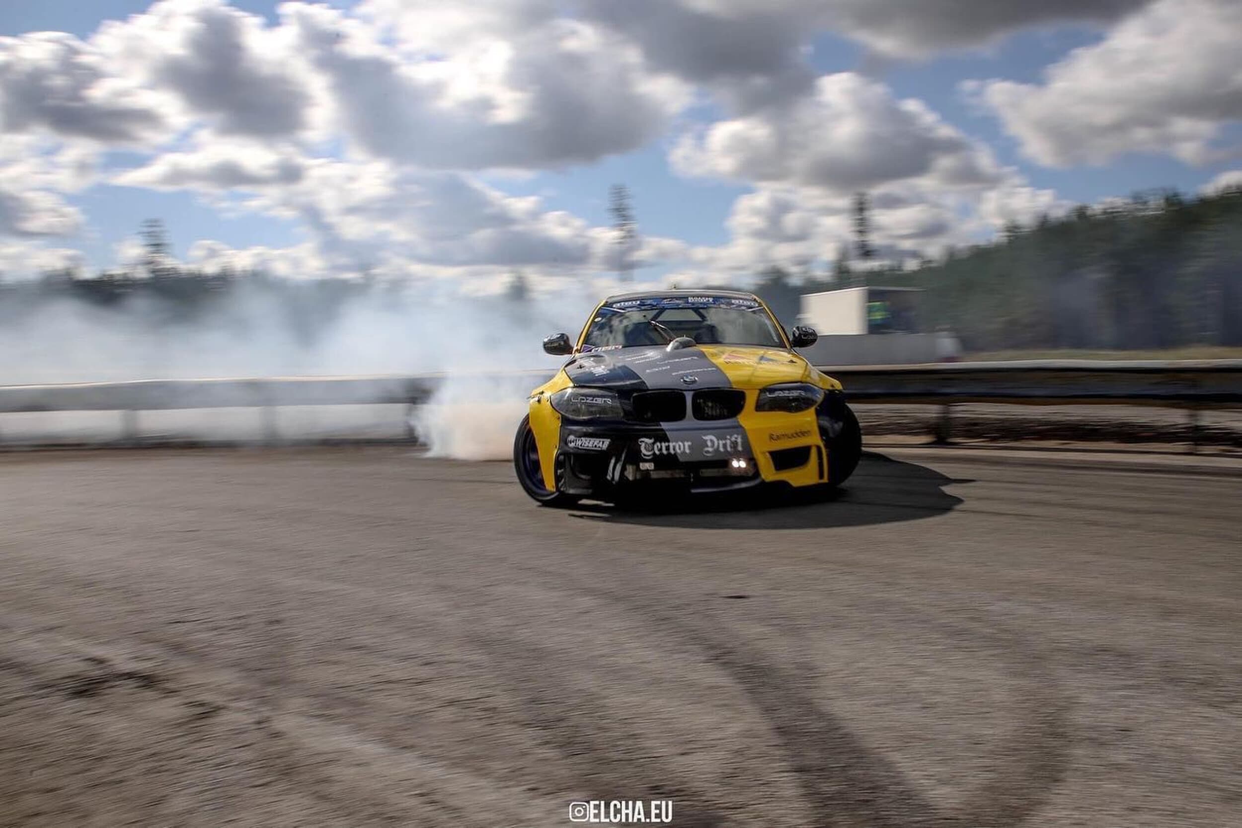Hullumeelne sõit Driftiautos