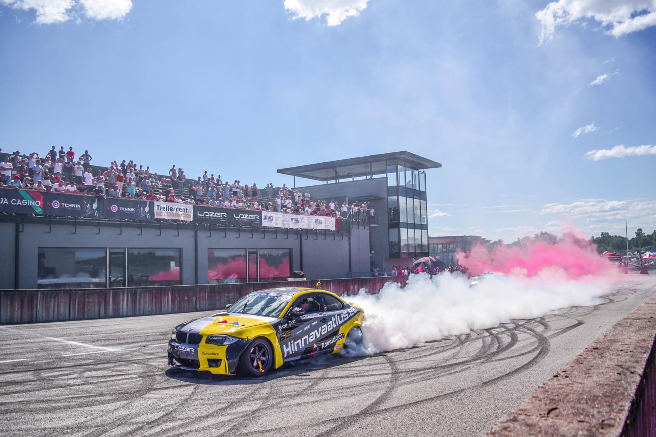 Hullumeelne sõit Driftiautos