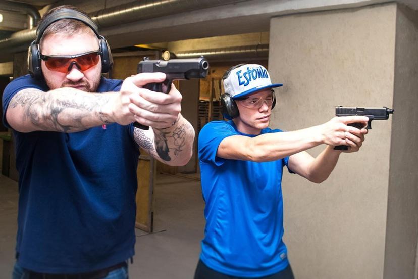 Laskmine käsirelvadest "Sõprade eri" 