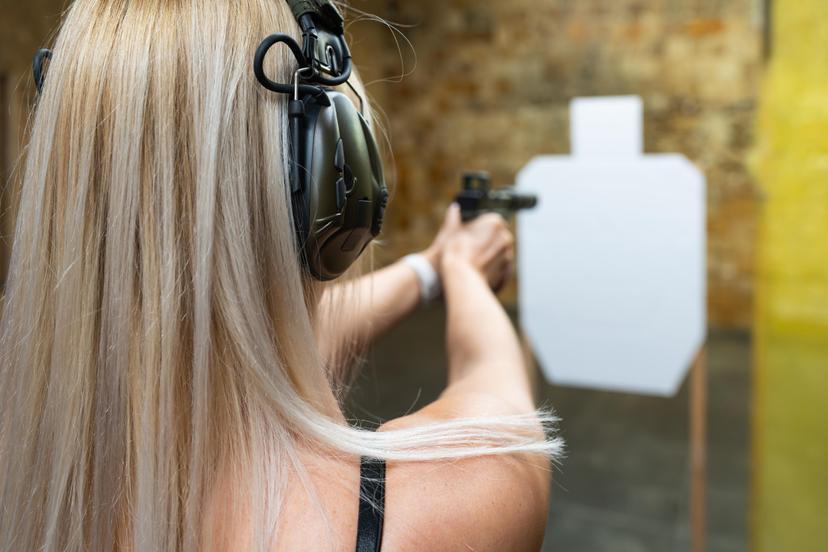 Laskmine käsirelvadest "Daamidele" 