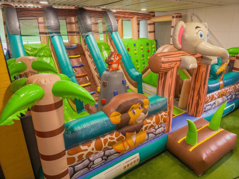 Lohesaba seikluslinnak ühele lapsele koos imemaitsva jäätisevalikuga