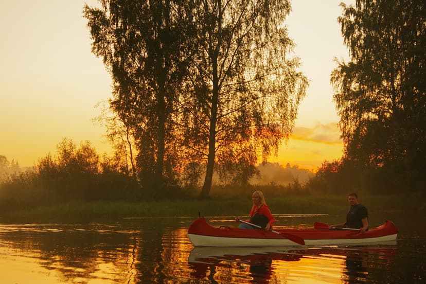 Romantiline päikeseloojangu kanuusõit Emajõel kahele