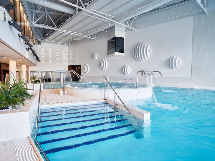 Lõõgastav Meritoni veekeskuse külastus kahele kohvi ja koogiga