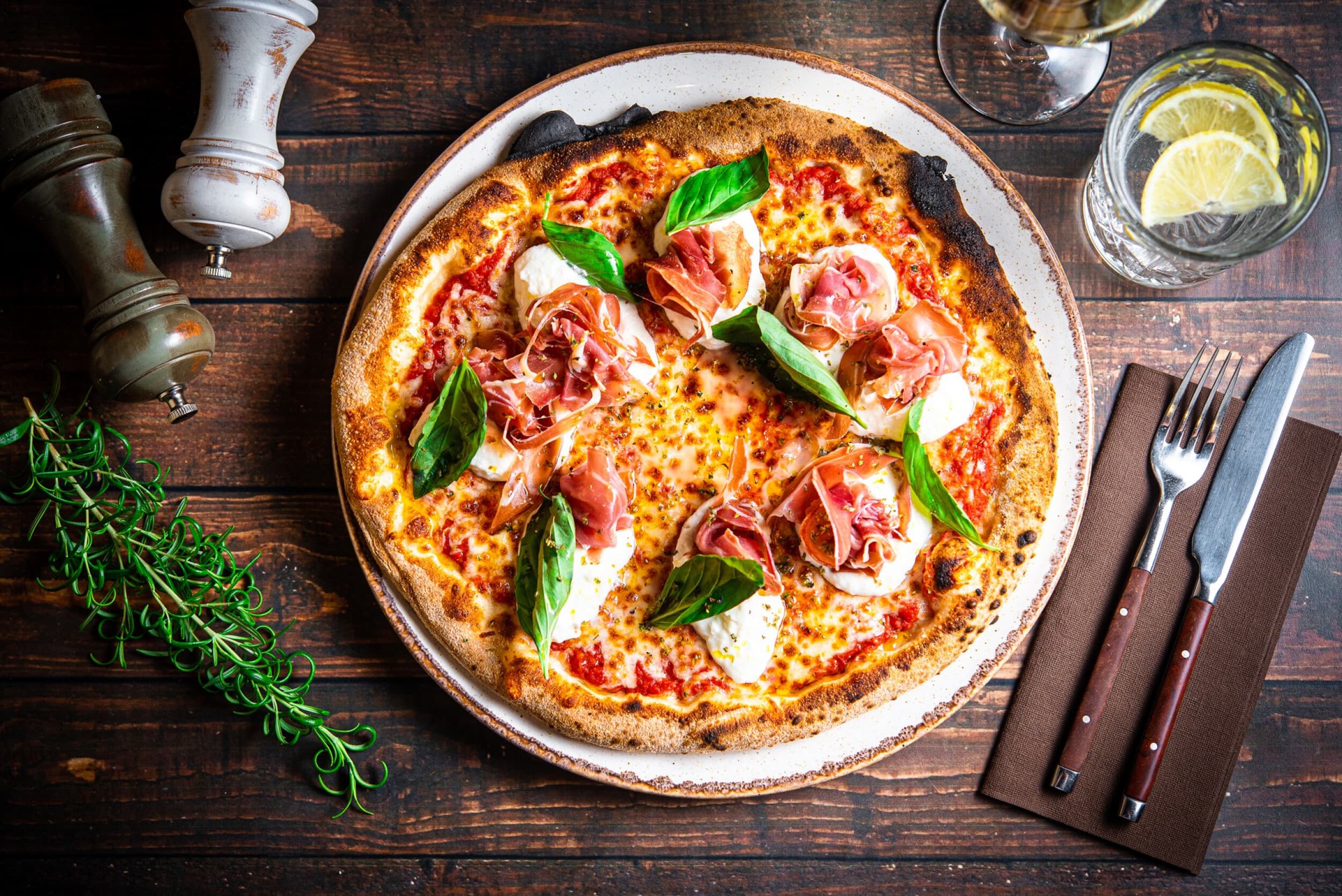 Kahekäiguline õhtusöök restoranis La Cucina & Pizzeria Napoletana | Kingitus