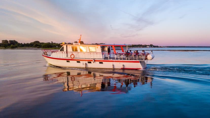 Õhtune lõbusõit Pärnu jõel ja lahel