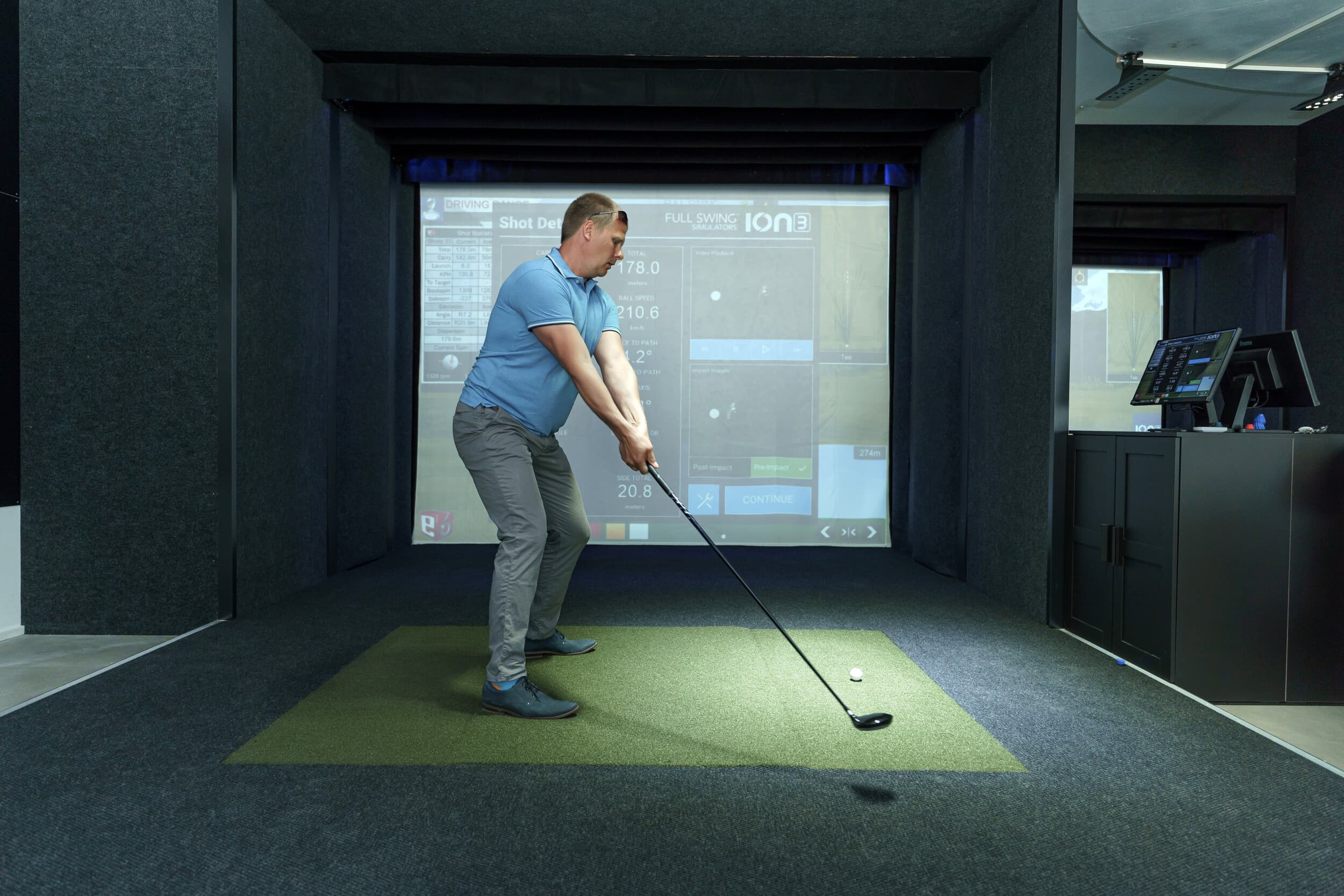 Treening Full Swing golfisimulaatoril