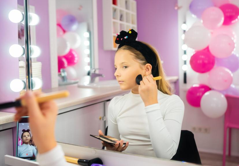 Õpetlik tüdrukute meigihommik