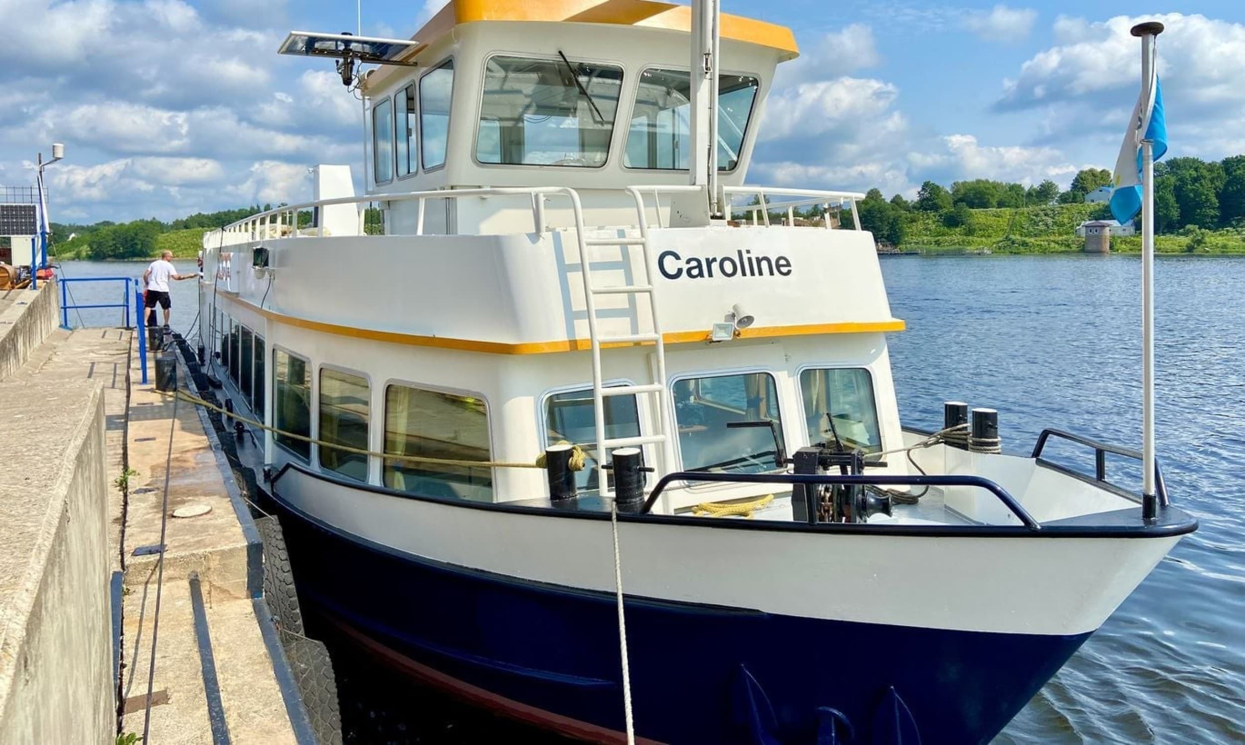 Прогулка по реке Нарова на речном трамвайчике Caroline