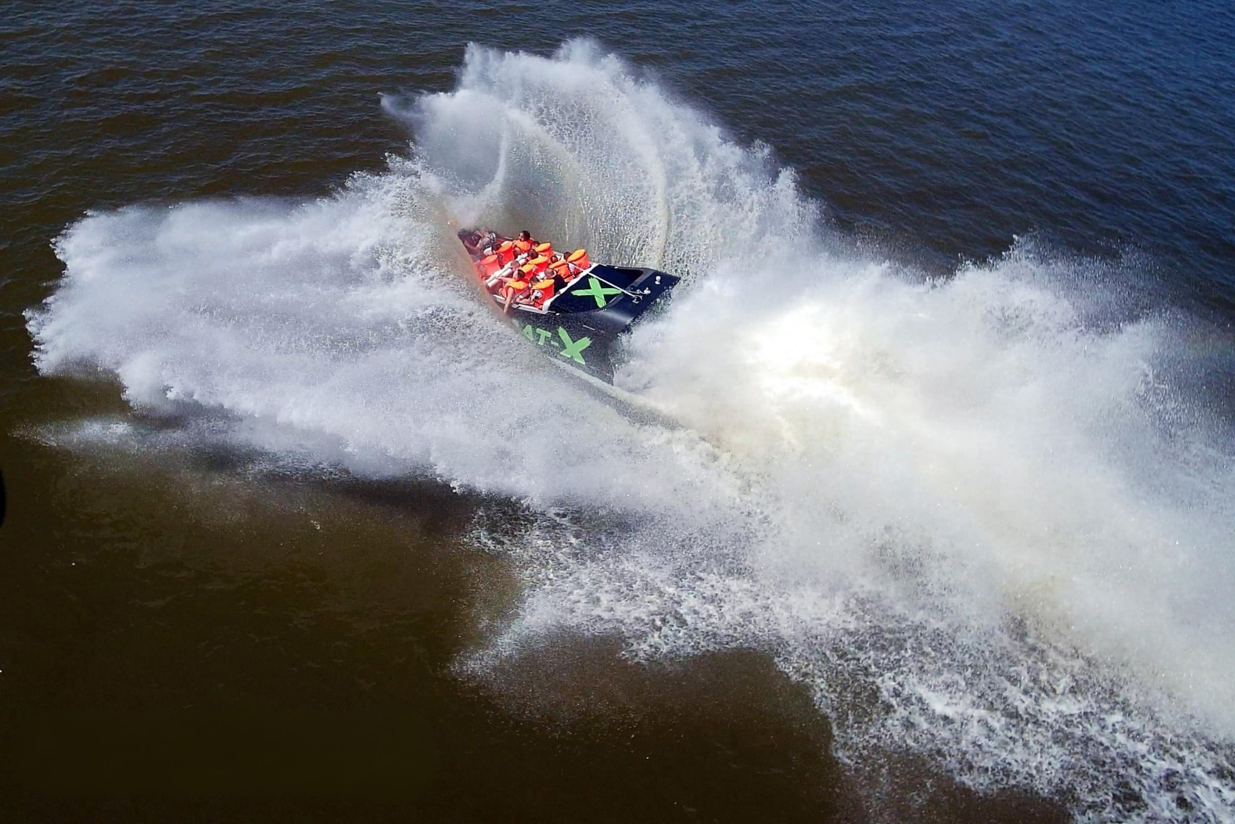 Adrenaliinirohke JetBoat-X sõit Pärnu lahel