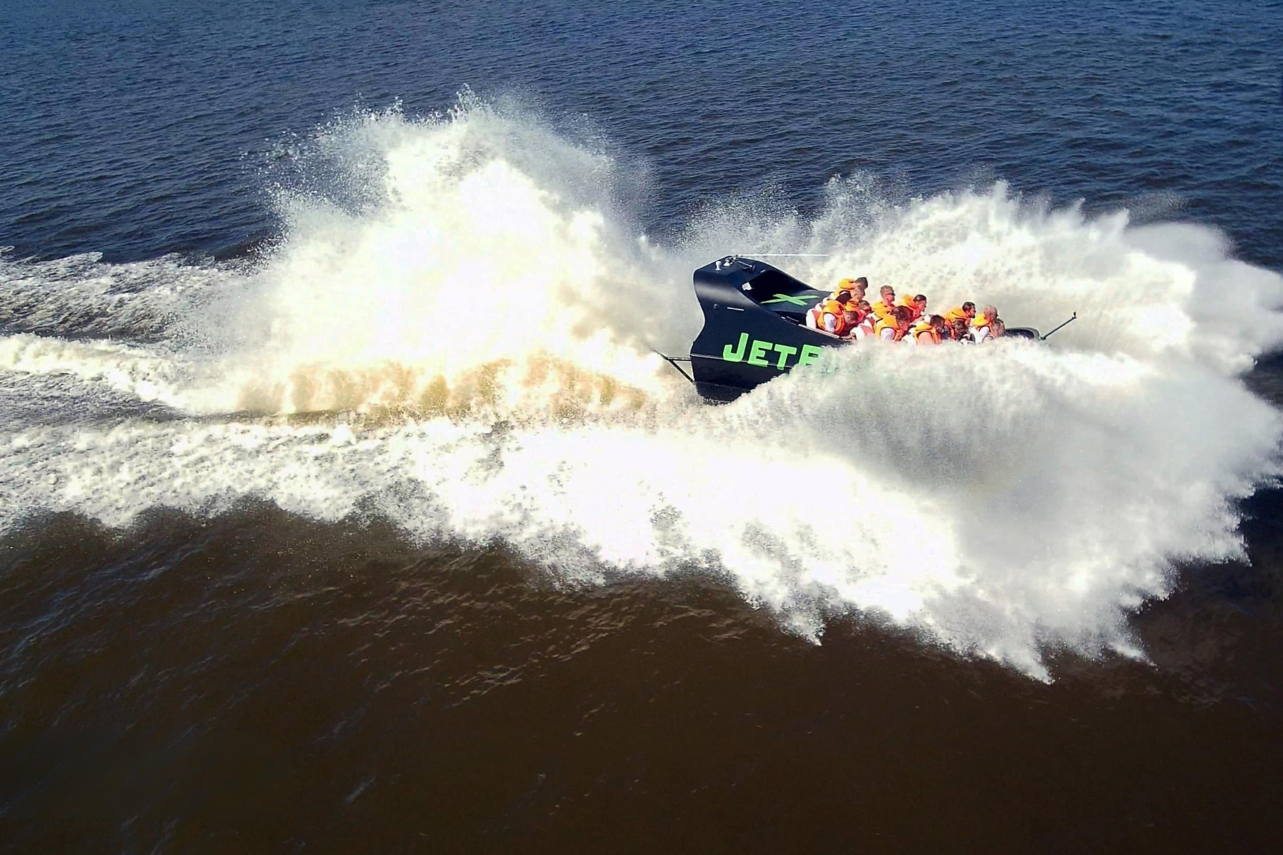 Adrenaliinirohke JetBoat-X sõit Pärnu lahel