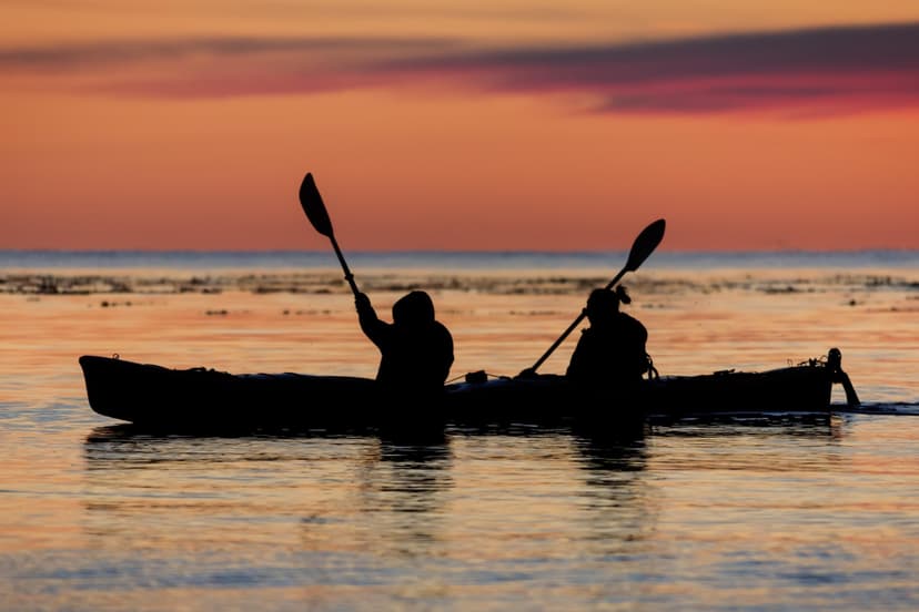 Seikle Vabaks päikeseloojangu kajakimatk Manija saarele kahele