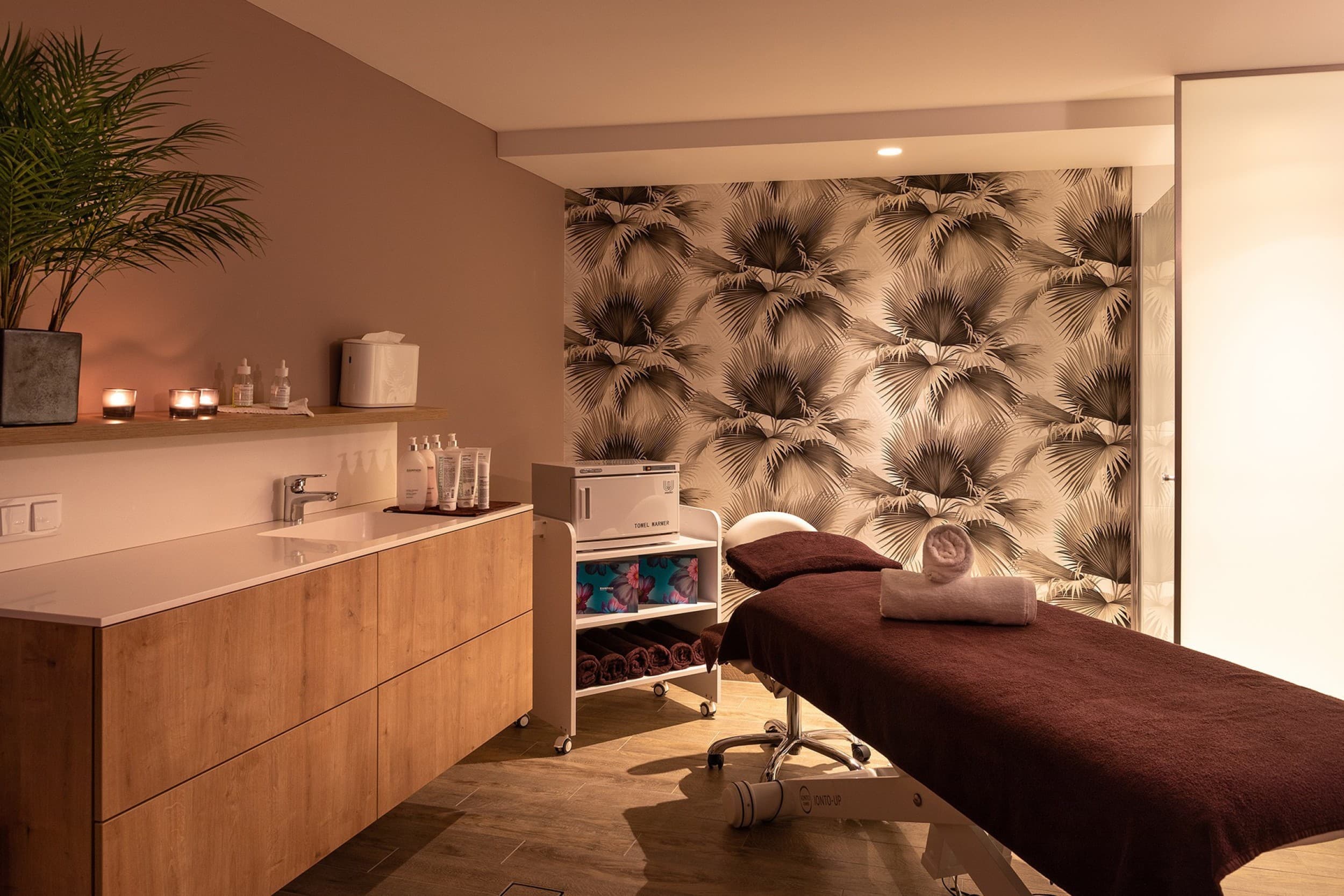 Näonaha analüüs koos sobiva näohoolituse ja spaakülastusega