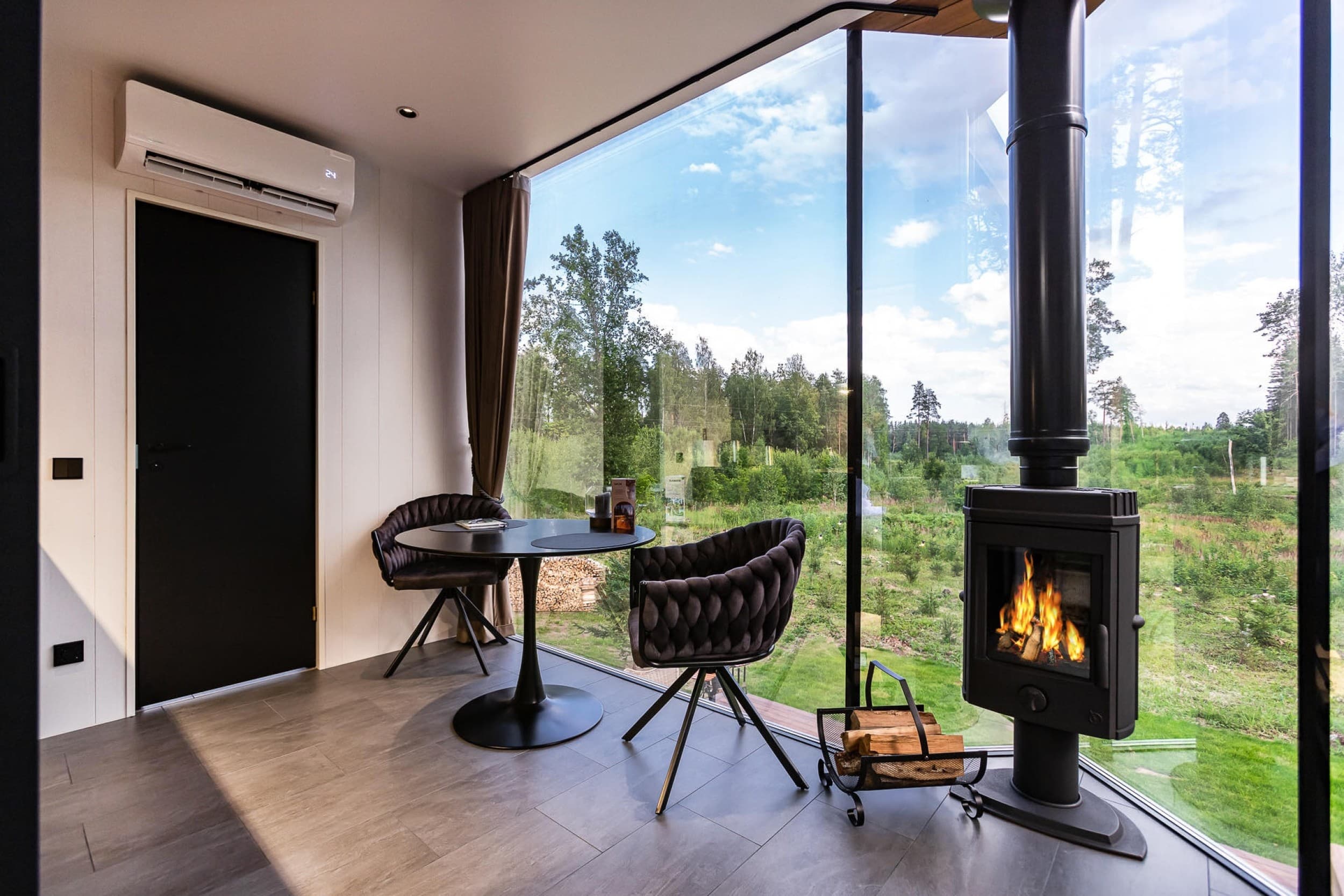 Puhkus Orava Luxury Resort privaatses minivillas Võrumaal