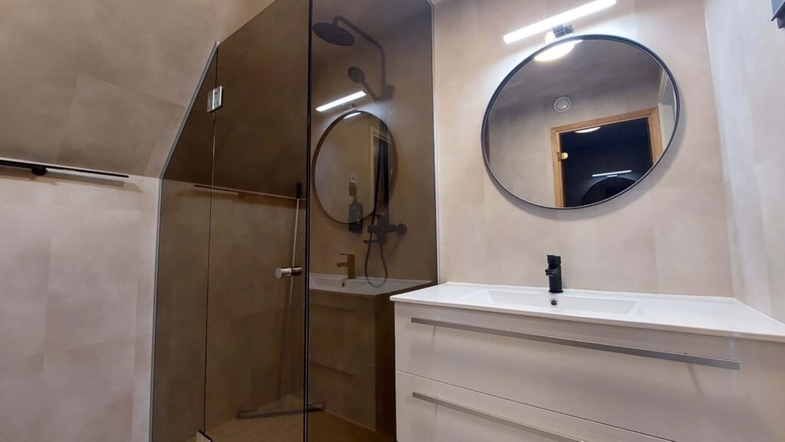 Argipäeva romantikapakett "Me2" Apartmentis või Penthouse-is | Kingitus