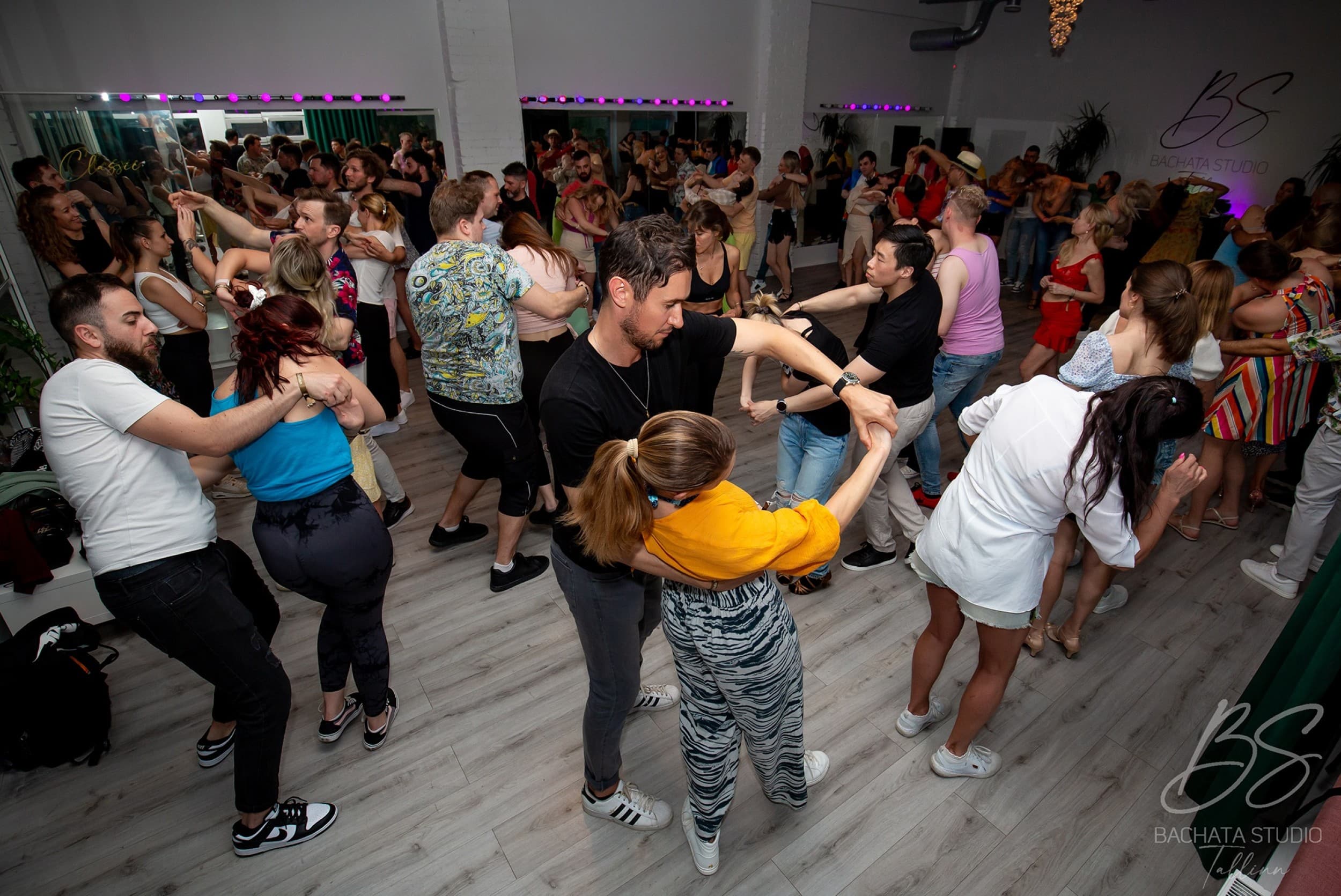 2 kuud tantsutreeninguid Bachata Studio Tallinnas | Kingitus