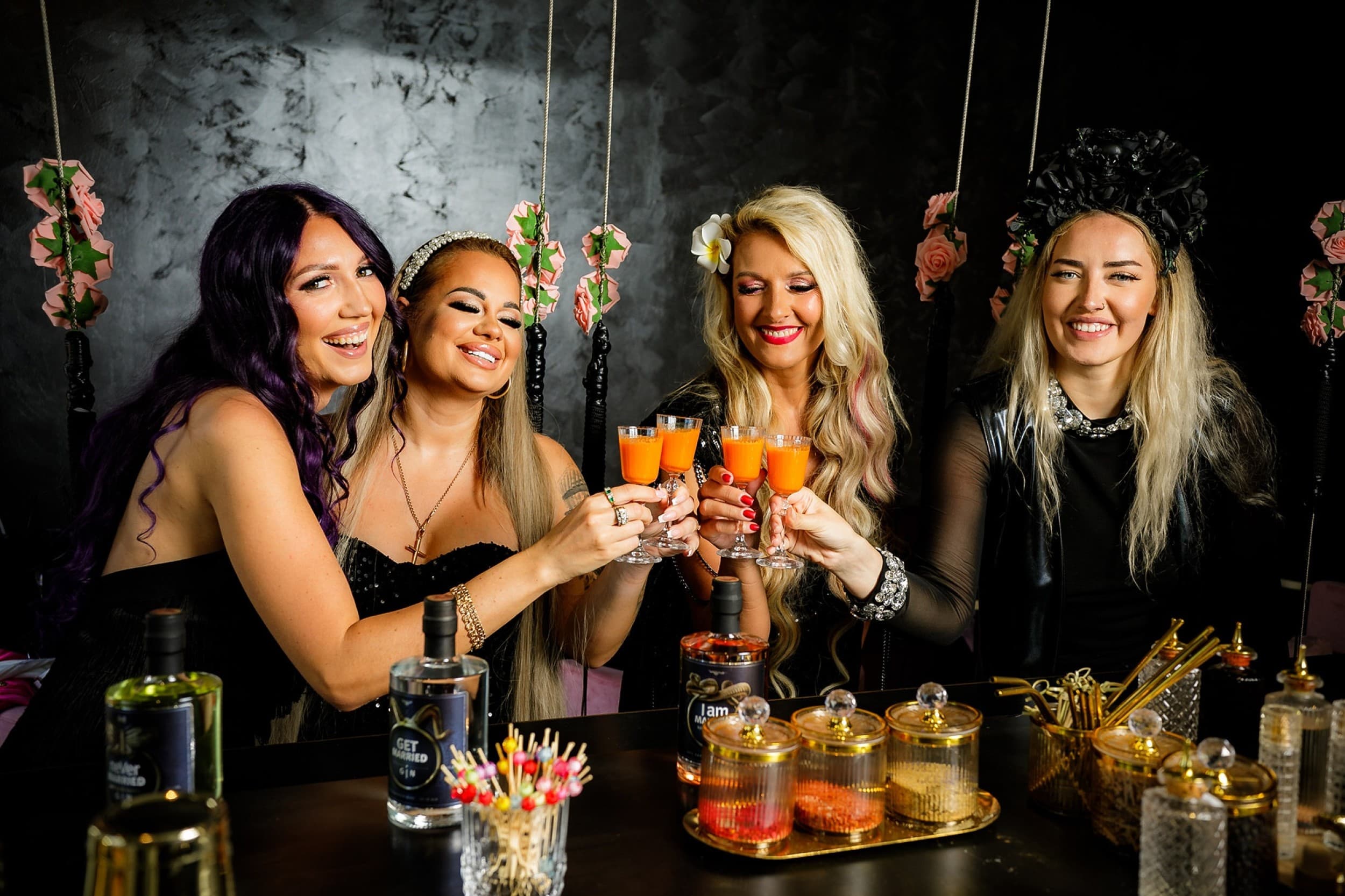 Tüdrukuteõhtu kokteilikoolitus lillelises G-Spot Bar’is kahele | Kingitus