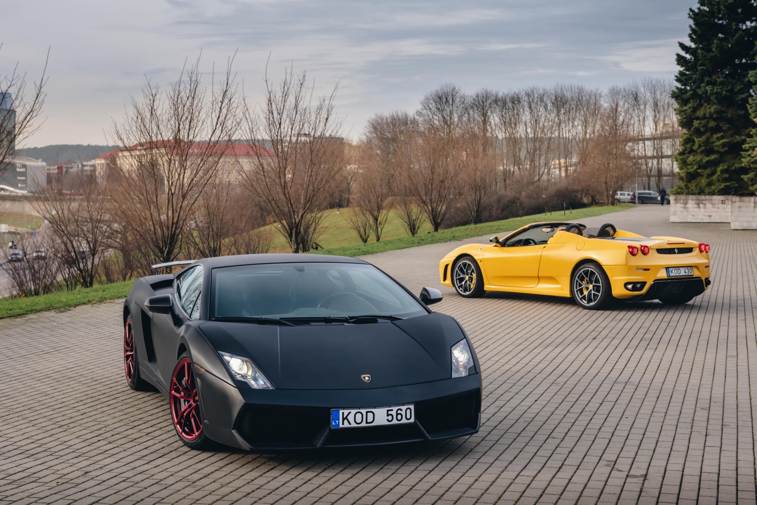 Ferrari vs Lamborghini sõiduelamus kaaspiloodina | Superdrive