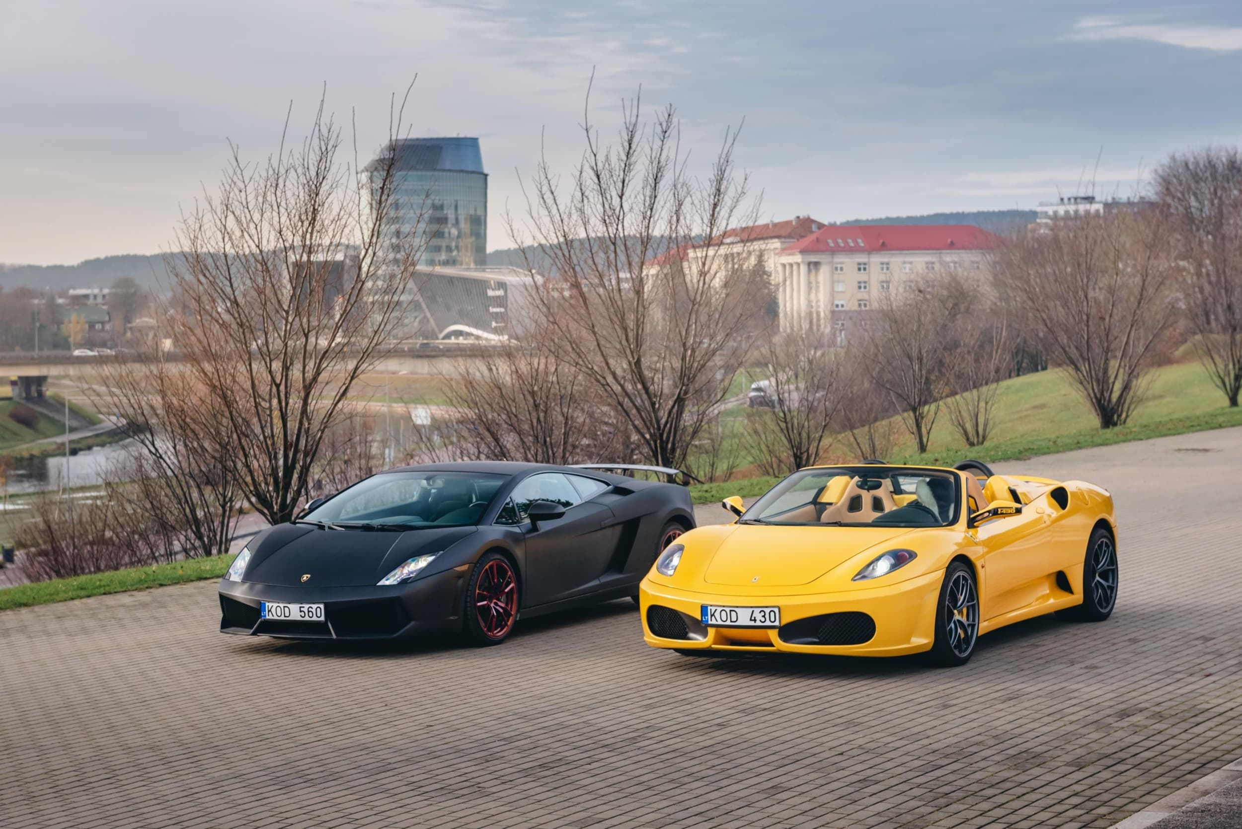 Ferrari või Lamborghini sõiduelamus kaaspiloodina | Superdrive
