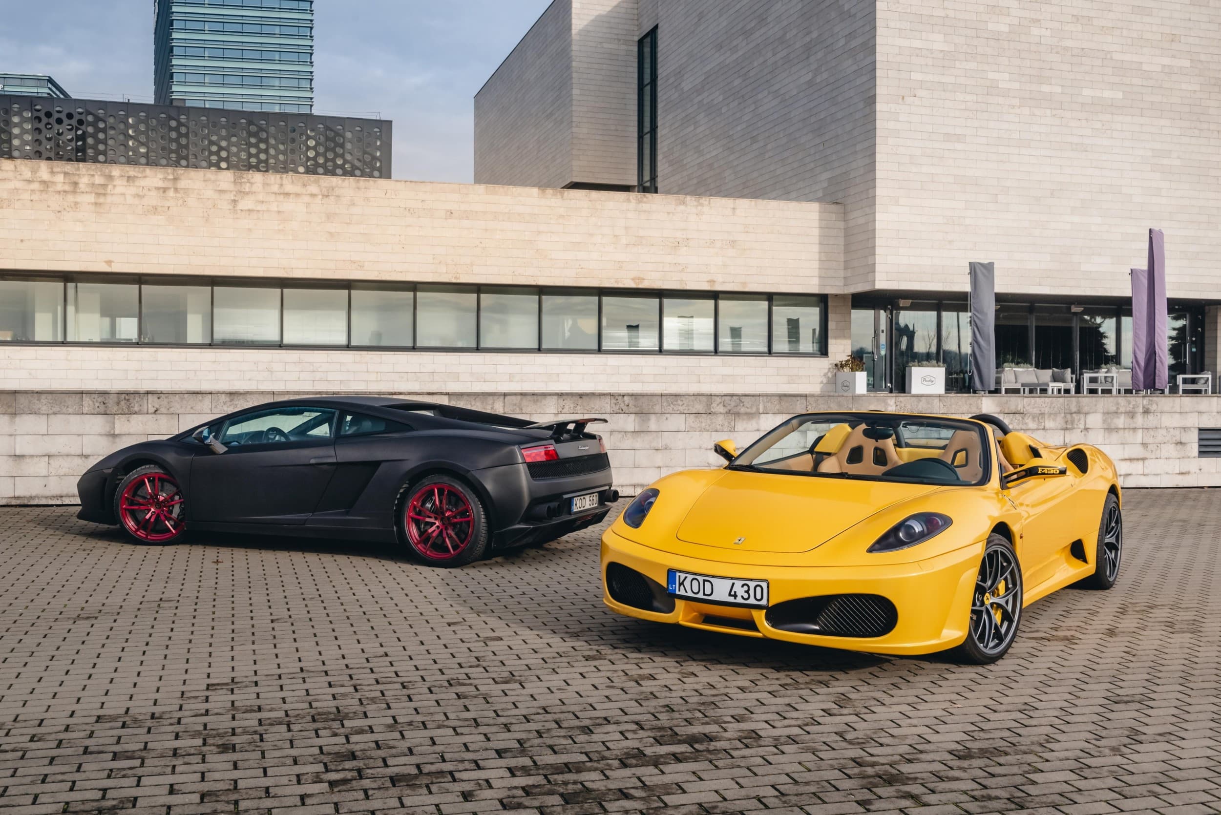 Ferrari või Lamborghini sõiduelamus kaaspiloodina | Superdrive