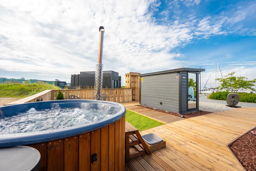 Ööbimine panoraamvaatega sviidis sauna ja 2 eFoil-lennuga Haven Jahisadamas