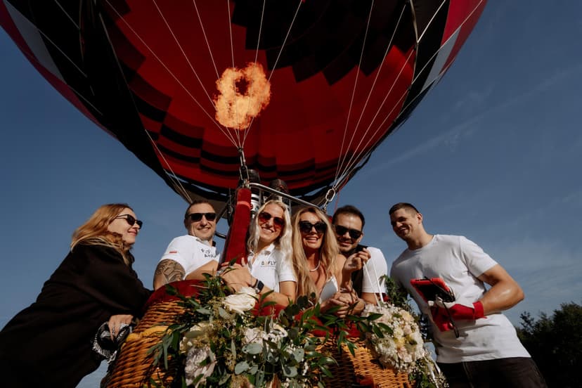 Romantiline lend kuumaõhupalliga kahele