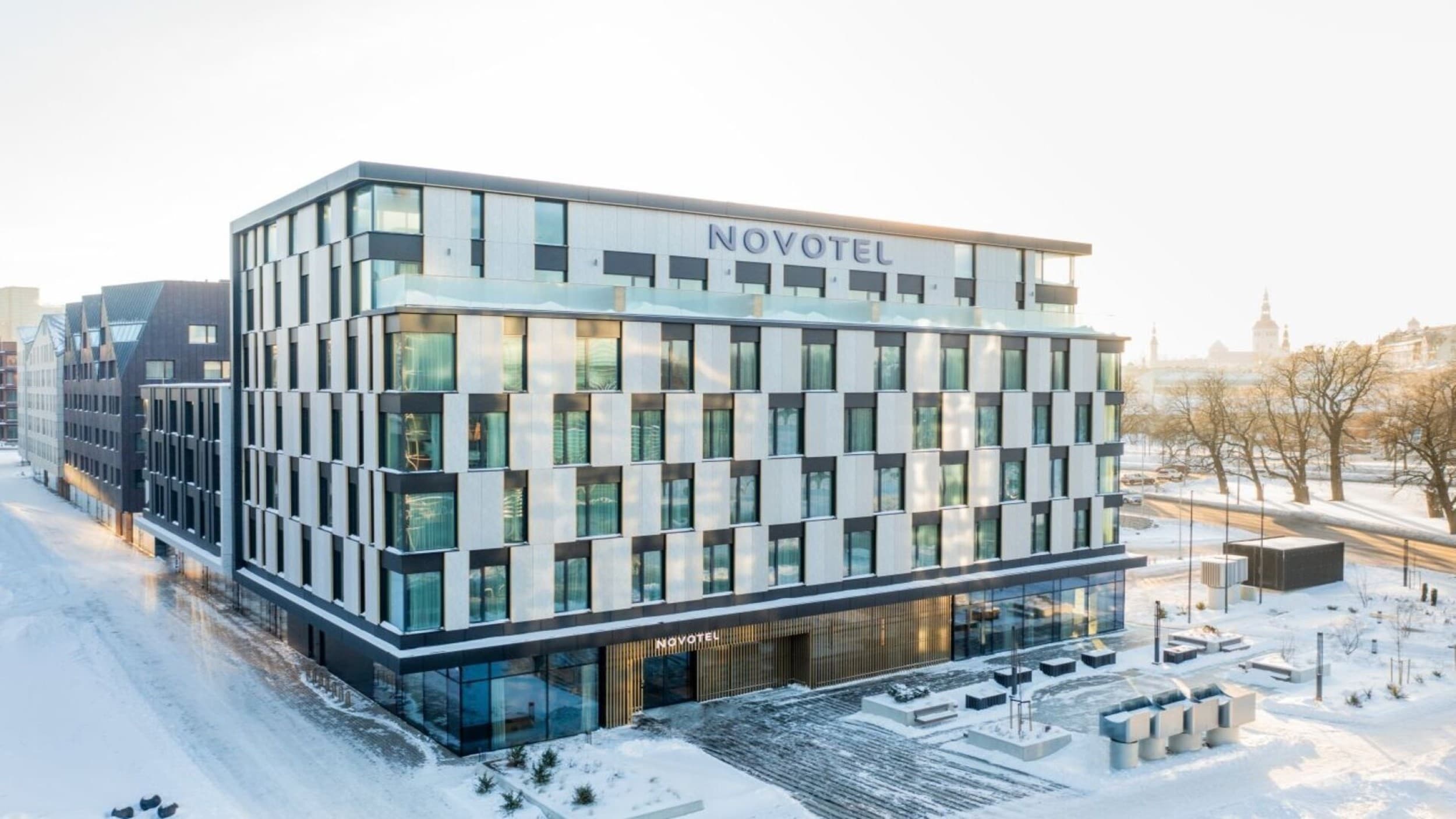 Романтический пакет проживания с ужином в Novotel Tallinn