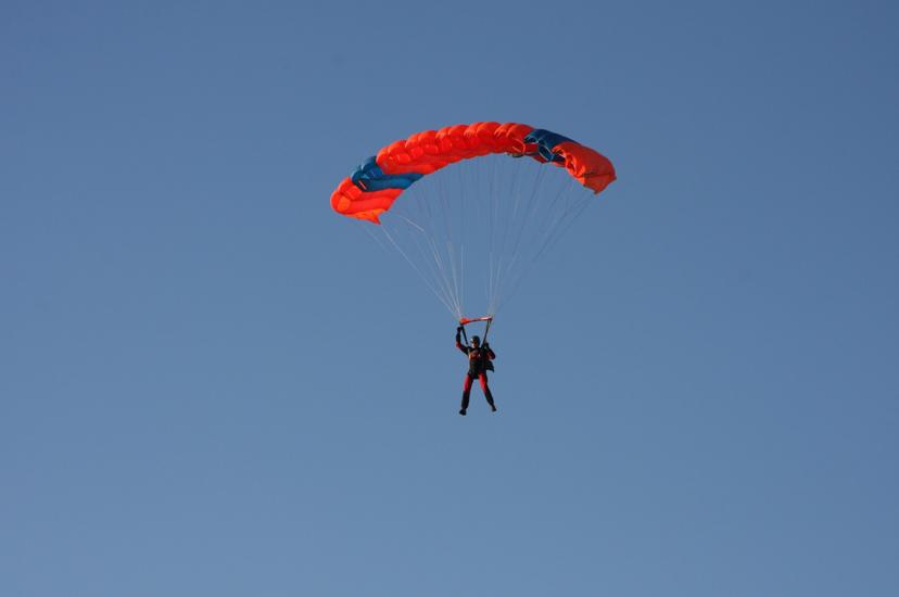 Langevarjukursus ja iseseisev langevarjuhüpe tiibvarjuga