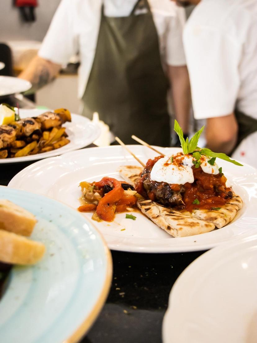 Õhtusöök restoran Oregano suveterassil