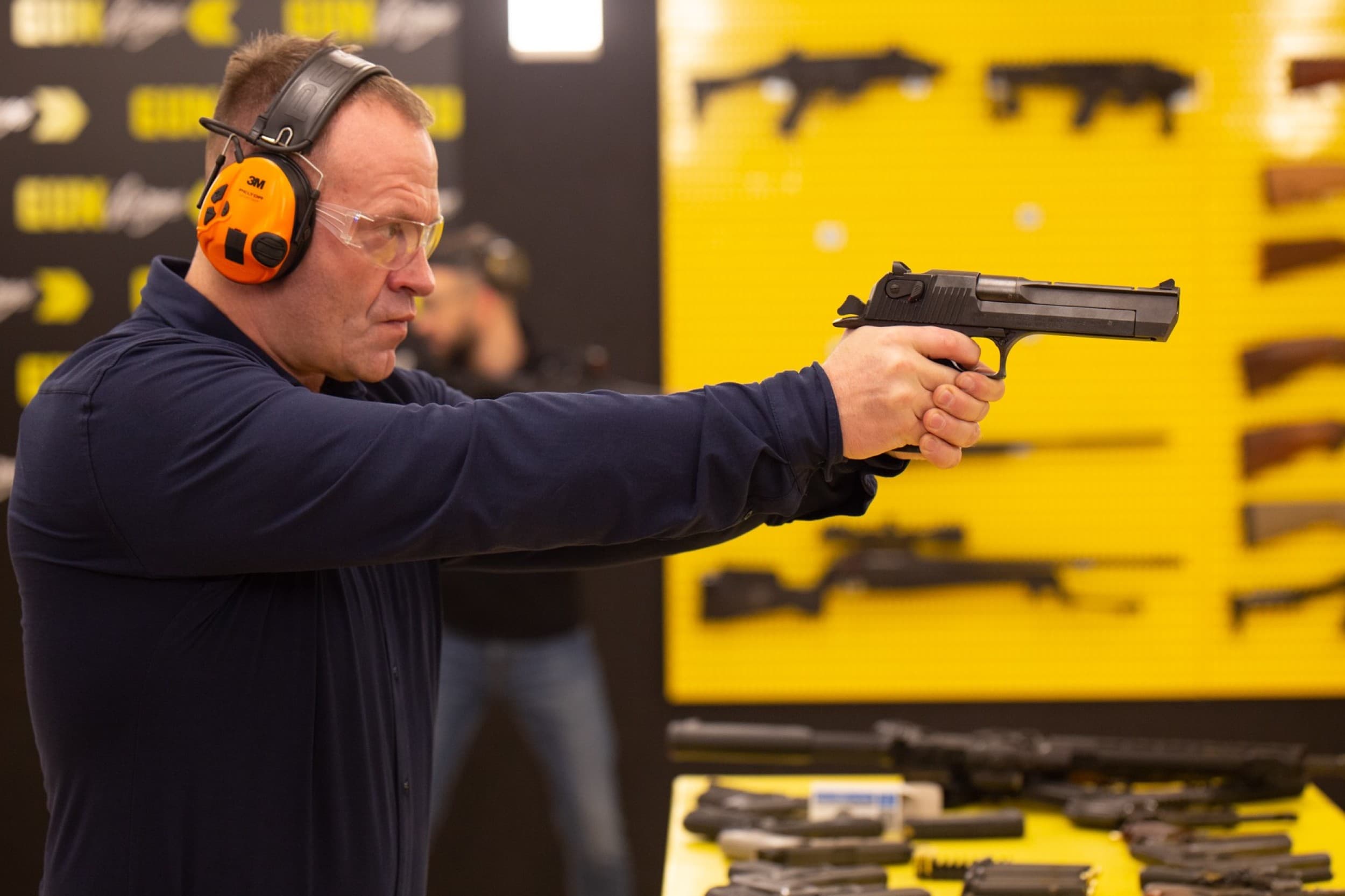 Стрелковый пакет в тире «Американские горки» в тире GunGarage | Kingitus