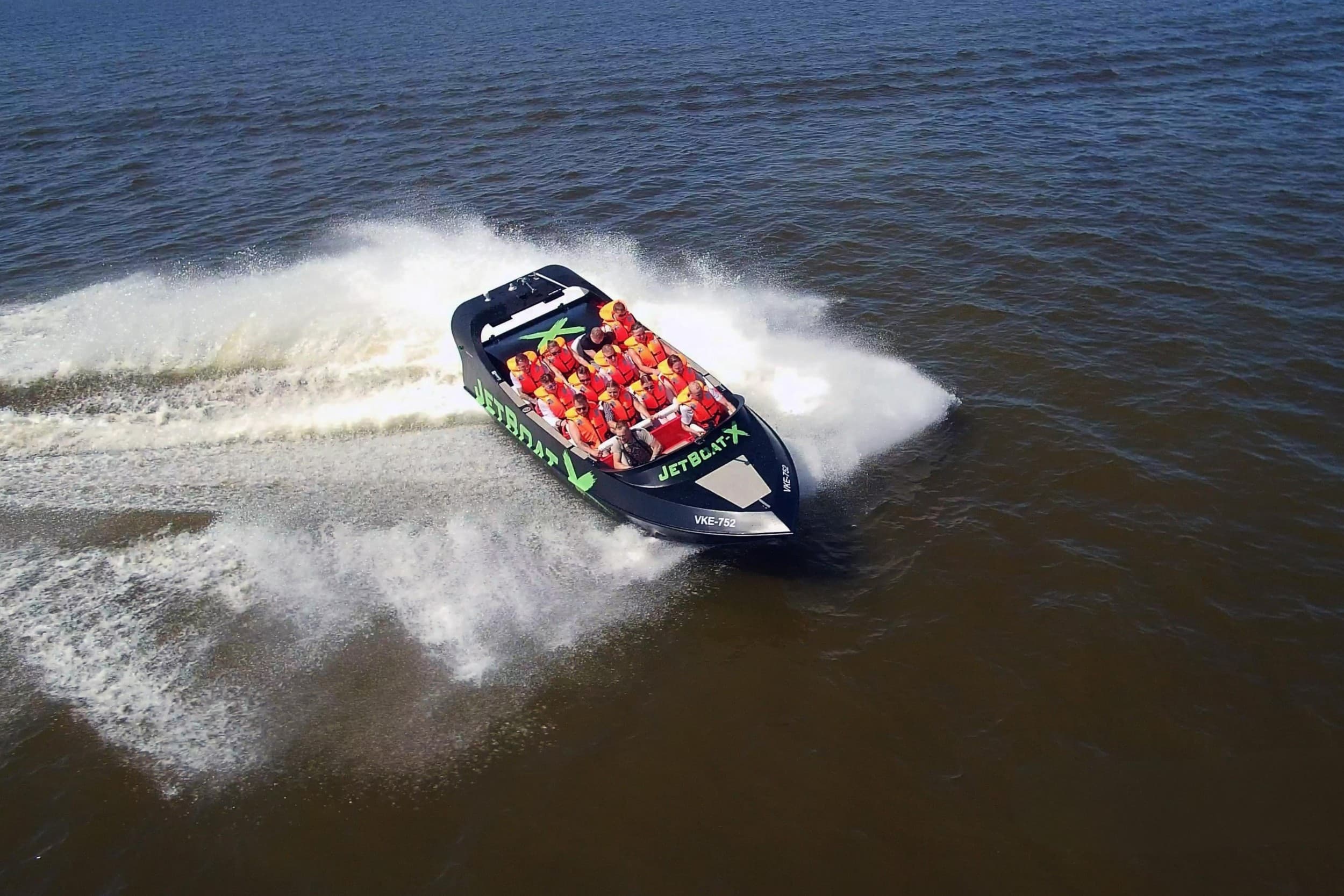 Adrenaliinirohke JetBoat-X sõit Pärnu lahel