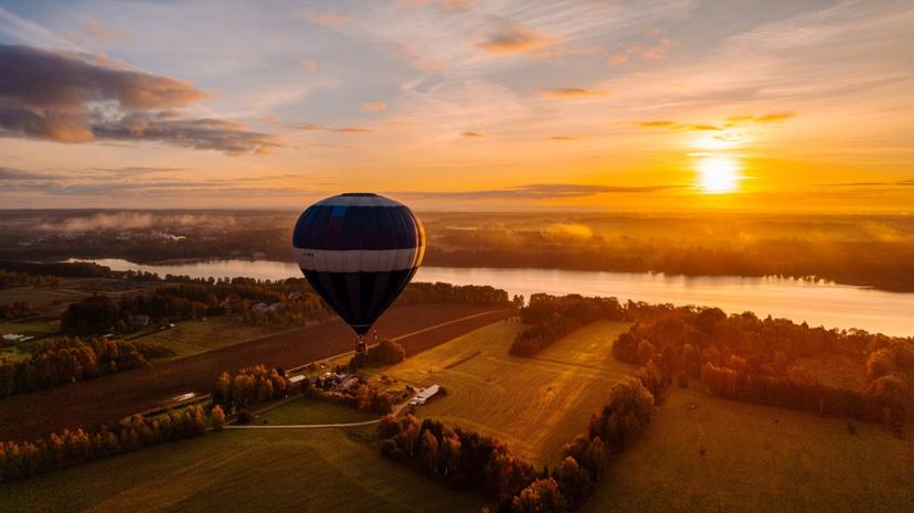 Lend kuumaõhupalliga kahele