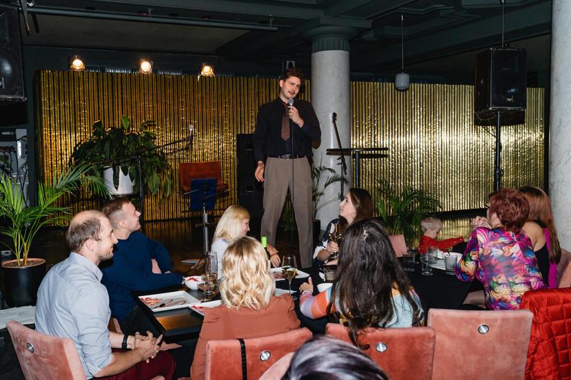 Õhtusöök “Shitty Dinner” kahele pubis Scotland Yard