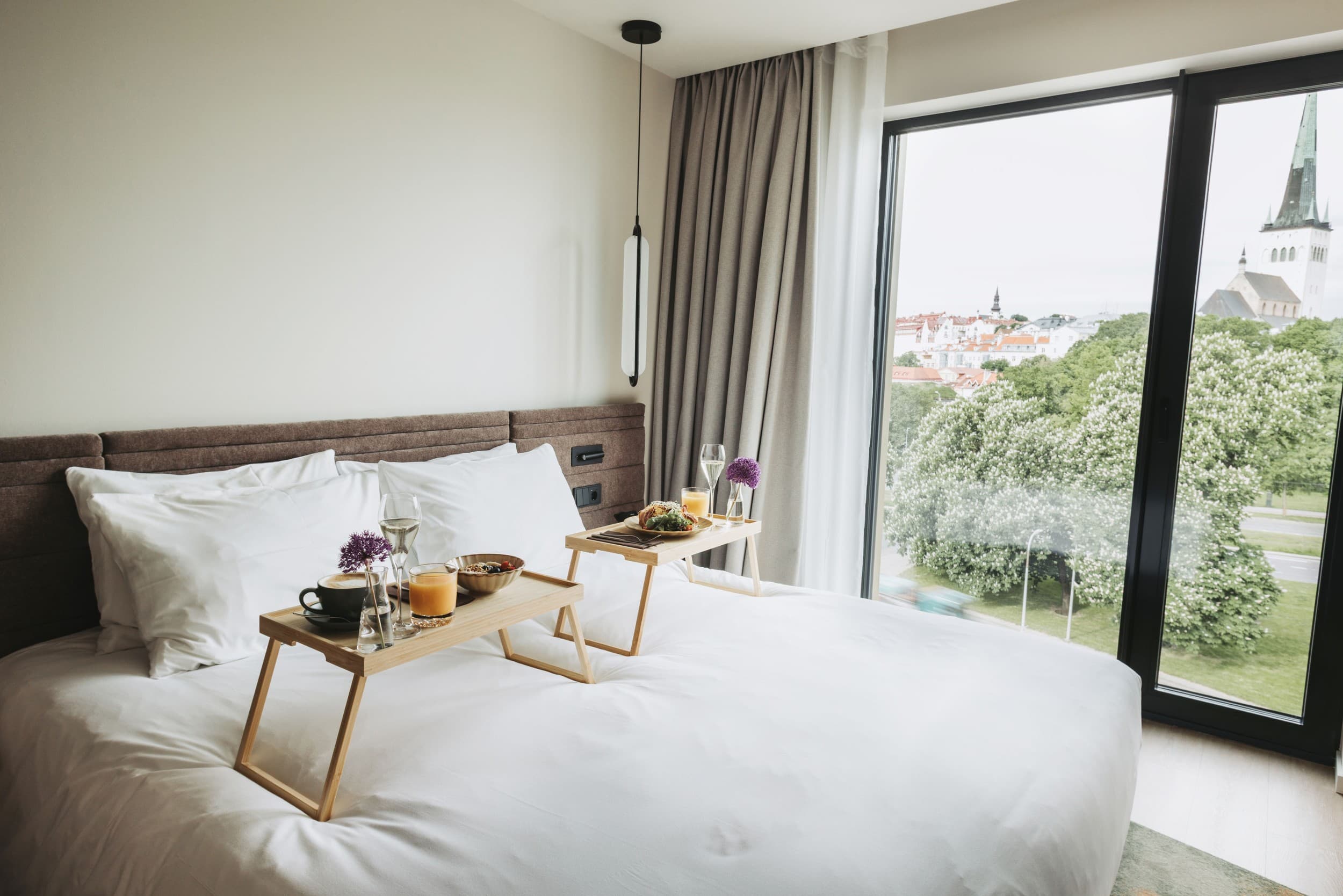 Романтический пакет проживания с ужином в Novotel Tallinn
